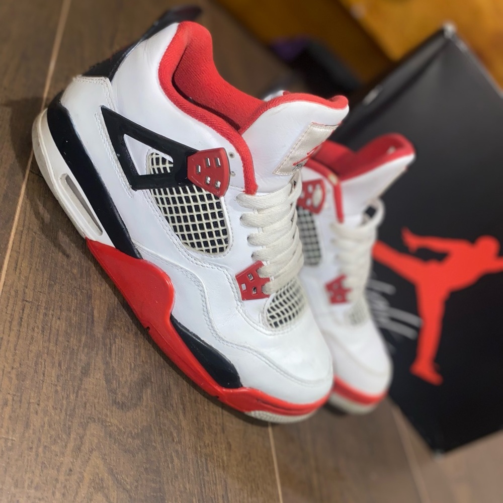 Jordan 4 fire red